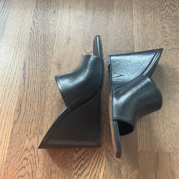 L’intervalle Genuine Black Leather Wedges - Picture 4 of 10